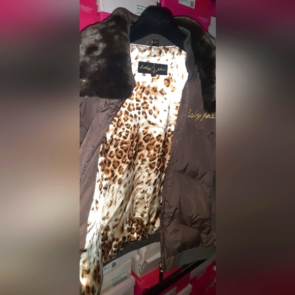 BabyPhat thick size 2XL vest fits like XL faux fur collar brand new never worn - Picture 3 of 4